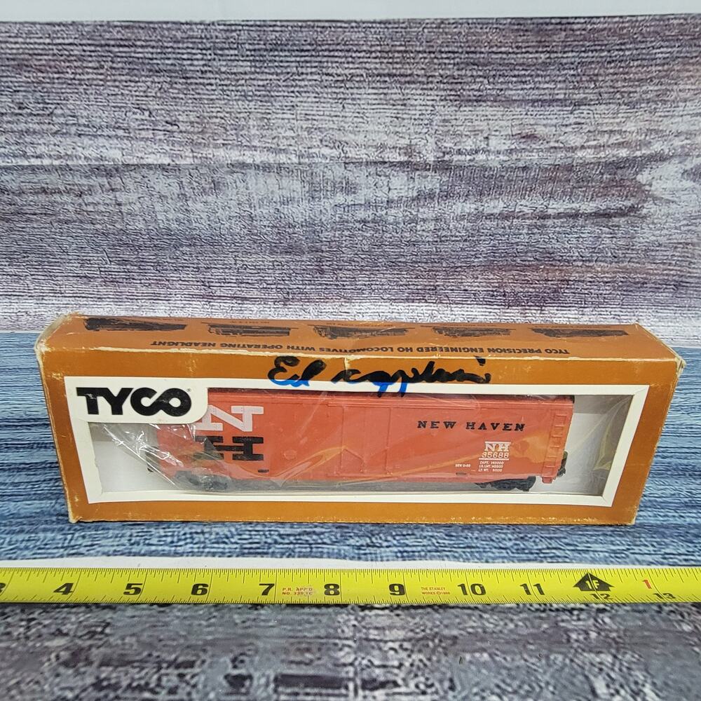Vintage Tyco New Haven 50ft Foot Plug Door Box Car H.O scale orange/black